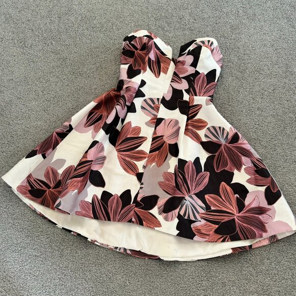 - Keepsake Divide Dress Strapless in Collage Floral Revolve Party Cocktails XS - Picture 3 of 12